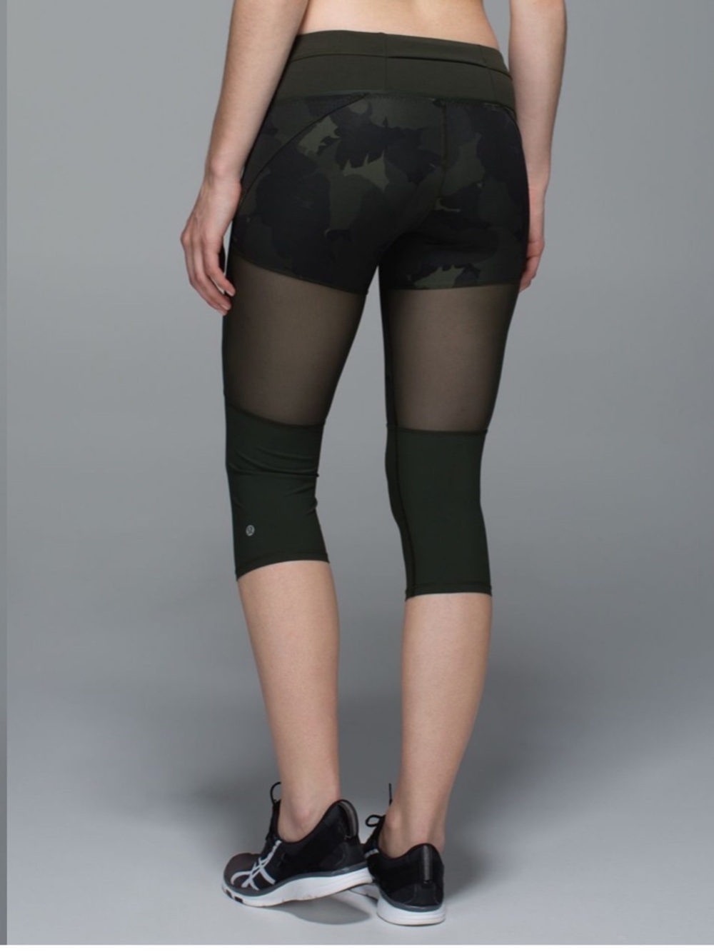 Lululemon training tough crop full on Luxtreme size 6 palm party gator green
